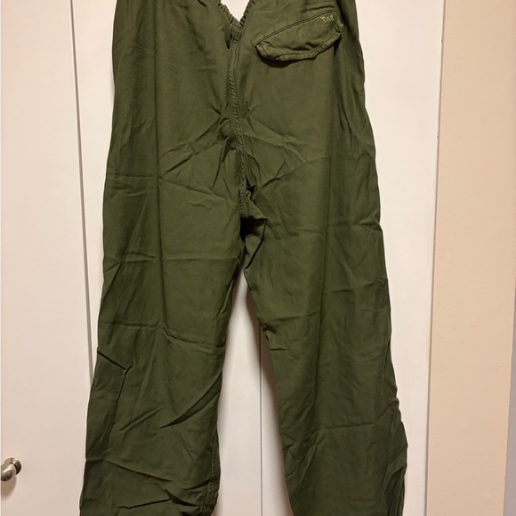 Aritzia TNA Cargo Pants - Picture 3 of 3